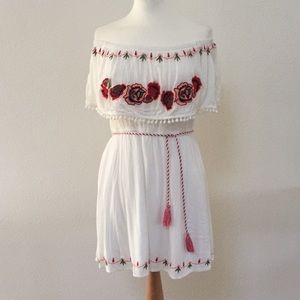 White dress w/roses embroidery. Off the shoulder